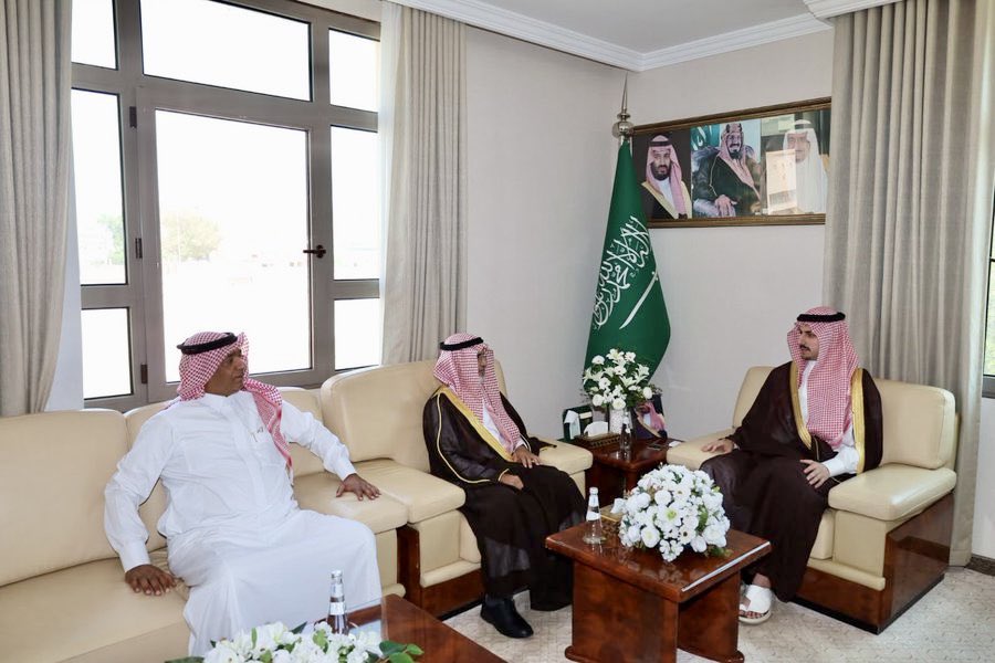 سمو محافظ بدر الأمير فيصل بن بدر بن جلوي يستقبل رئيس مجلس إدارة غرفة ينبع م. فهد العلي وبحضور الأمين العام م. عبدالعزيز الحداد